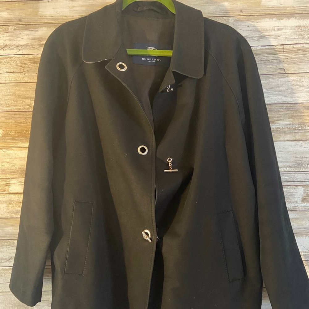 WOMAN'S BLACK BURBERRY MID-LENGTH RAINCOAT SIZE XL